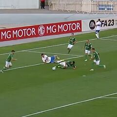 Sale el audio del VAR en la jugada más polémica del UC-Audax: “Mano de apoyo”