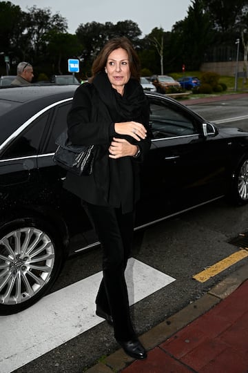 Nuria Gonz芍lez llegando a la capilla ardiente de Fernando G車mez-Acebo.