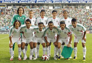 Desde el Estadio Cuauhtémoc en Puebla, el partido fue suspendido por lluvia el 9 de septiembre.
Guillermo Ochoa, Giovani Dos Santos, Nery Castillo, Carlos Salcido . . .