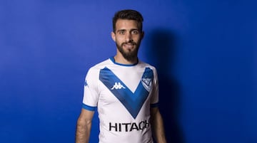 Zaguero argentino de 28 años, llega procedente de Vélez, donde jugó el último año. La aventura en San Luis será la primera que tendrá fuera de su país. 
