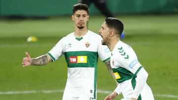 Soccer Football - La Liga Santander - Elche v Real Madrid - Estadio Manuel Martinez Valero, Elche, Spain - December 30, 2020 Elche&#039;s Fidel celebrates scoring their first goal with teammates REUTERS/Juan Medina