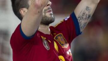 El delantero de la selección española de fútbol Álvaro Negredo celebra su gol ante Bielorrusia