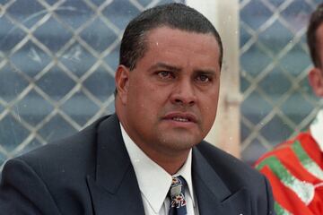 Después de un año en las divisiones menores de Envigado, el técnico le dio la oportunidad de debutar con tan solo 14 años. El 21 de mayo de 2006 ingresó al segundo tiempo en un partido ante Cúcuta Deportivo en el estadio Polideportivo Sur, aunque su equipo perdió 1-2. Castaño dejó el equipo en agosto de ese año.