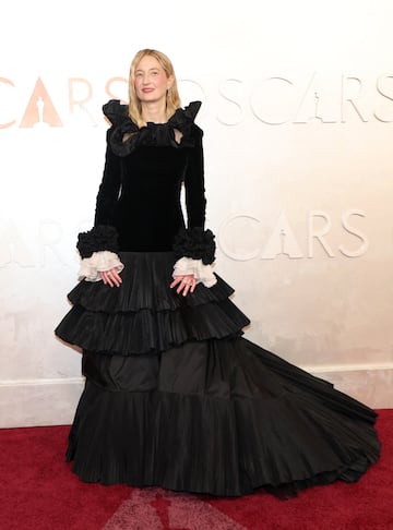 Alba Rohrwacher posa en la alfombra roja del Dolby Theatre.