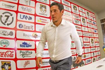 El italo-argentino tuvo un breve paso por el futbol mexicano antes de triunfar en Europa. Jugó un año para Santos y otro para Cruz Azul, de donde emigró a Italia. Como entrenador, recibió su primer oportunidad en Coras de Tepic en 2015, aunque no tuvo mucha suerte; tras pasar por el Club Tigre de su natal Argentina, volvió al Ascenso MX en 2016 para dirigir a Cafetaleros de Tapachula, pero fue despedido tras sumar apenas 3 puntos en 4 partidos en este Clausura 2017.