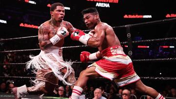 Gervonta Davis golpea a Yuriorkis Gamboa.