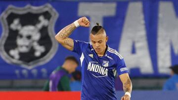 AMDEP560. BOGOTÁ (COLOMBIA), 04/04/2023.- Leonardo Castro de Millonarios celebra su segundo gol hoy, en un partido de la fase de grupos de la Copa Sudamericana entre Millonarios y Defensa y Justicia en el estadio El Campín en Bogotá (Colombia). EFE/ Mauricio Dueñas Castañeda