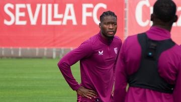 Agoumé, en el entrenamiento del Sevilla.