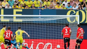 Budimir marca de penalti en La Cerámica.