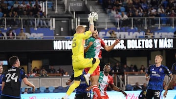 Aug 8, 2024; San Jose, California, USA; Necaxa defender Alan Montes (23) goes up for a header against San Jose Earthquakes goalkeeper William Yarbrough (25) at PayPal Park. Mandatory Credit: David Gonzales-USA TODAY Sports