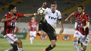 Futbol, Rangers vs Coquimbo.
Vigesimo Cuarta fecha, campeonato Loto 2018.
El jugador de Coquimbo Rodrigo Holgado juega el balón contra Rangers durante el partido de primera division disputado en el estadio Fiscal de Talca, Chile.
23/09/2018
Jose Robles/Photosport
Football, Rangers vs Coquimbo
24TH date, Loto Championship 2018.
Coquimbo'S player Rodrigo Holgado play the ball against Rangers during the first division football match held at the La Granja stadium in Curico, Chile.
23/09/2018
Jose Robles/Photosport