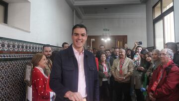 El secretario general del PSOE y presidente del Gobierno de Espa?a, Pedro S¨¢nchez, ejerce su derecho al voto en el Colegio de Nuestra Se?ora del Buen Consejo, a 28 de mayo de 2023, en Madrid (Espa?a). Hoy, 28M, se celebran en Espa?a elecciones municipales en un total de 8.131 ayuntamientos, elecciones auton¨®micas en 12 comunidades aut¨®nomas y en las ciudades aut¨®nomas de Ceuta y Melilla. En las elecciones municipales podr¨¢n votar 35.414.655 electores y en las auton¨®micas que se celebran podr¨¢n hacerlo 18.382.505 electores.
28 MAYO 2023;28M;28-M;ELECCIONES;MUNICIPALES;VOTO;VOTAR;VOTACI?N;COLEGIO ELECTORAL;DEMOCRACIA
Ricardo Rubio / Europa Press
28/05/2023