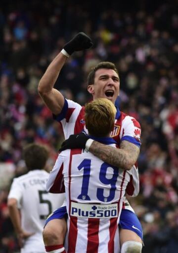 Mandzukic celebra con Torres el 4-0.