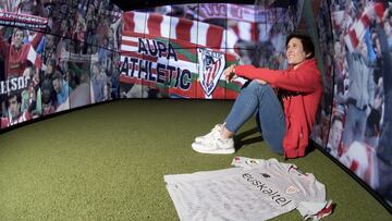 Erika V&aacute;zquez cede su camiseta 400 al museo del Athletic.