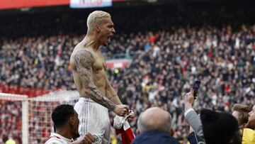 AMSTERDAM - (LR) Sebastien Haller of Ajax, Antony Matheus Dos Santos of Ajax celebrate the 3-2 during the Dutch premier league match between Ajax and Feyenoord at the Johan Cruijff ArenA on March 20, 2022 in Amsterdam, Netherlands. ANP MAURICE VAN STEEN (Photo by ANP via Getty Images)