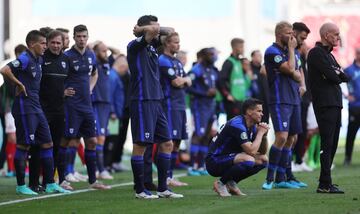 Los jugadores de Finlandia muy afectados. 