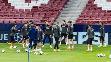 Los jugadores del Atlético, en el entrenamiento en el Metropolitano.