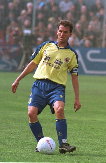 Debut車 con el Villarreal en 1978, pero fich車 por el Castell車n y no fue hasta 1995 cuando regresa al club de sus or赤genes, el Villarreal. En el Submarino Amarillo estuvo hasta 1999.