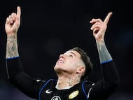 Follow the action as Napoli host Chelsea in the Champions League.