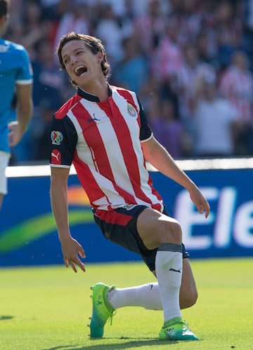 El campeón del mundo Sub-17 no pudo prosperar en las dos etapas que estuvo con el Guadalajara, a pesar de que levantó 2 Copa MX y una Liga MX, normalmente era utilizado de recambio o se quedaba en la banca. Actualmente juega en el San José Earthquakes de la MLS.