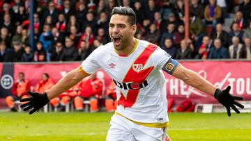 Falcao celebra uno de sus goles en Copa.