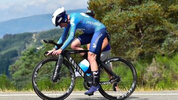 Van Vleuten domina la crono y Rousser aguanta al frente