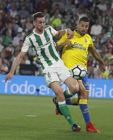 La gran temporada del Real Betis y, en especial, la gran temporada de Fabián ha despertado el interés de los grandes clubes. Real Madrid y Fútbol Club Barcelona llevan tiempo observando al canterano del club andaluz.