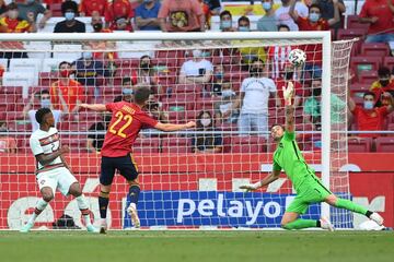 Pablo Sarabia y Rui Patricio.