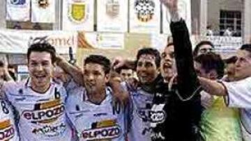 <b>ALEGRÍA.</B> El Pozo Murcia festejó por todo lo alto la clasificación para su segunda final de la Copa.