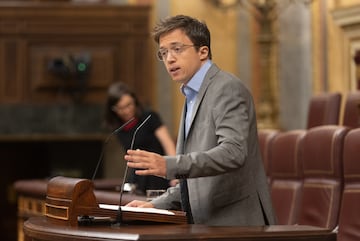 El diputado de Sumar y líder de Más País, Iñigo Errejón, interviene durante una sesión extraordinaria en el Congreso de los Diputados, a 17 de julio de 2024, en Madrid (España). Pedro Sánchez presenta hoy las líneas fundamentales del Plan de Acción por la Democracia, también llamado plan de regeneración democrática. Se trata de un paquete de medidas que incluye cambios en la regulación de la publicidad institucional para limitar el dinero público que se destina a los medios de comunicación. Durante la sesión, también ha informado de las decisiones adoptadas por los líderes de los 27 en los Consejos Europeos que tuvieron lugar en los pasados 17 y 27 de junio.
17 JULIO 2024;MADRID;CONGRESO DE LOS DIPUTADOS;SESIÓN EXTRAORDINARIA;PLAN DE REGENERACIÓN DEMOCRÁTICA
Eduardo Parra / Europa Press
17/07/2024