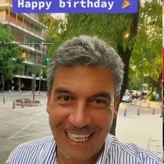Arturo Elías Ayub celebra cumpleaños con sus seguidores e invita los tacos de canasta en Polanco