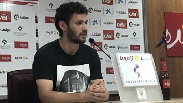 Arzura, en una rueda de prensa en el estadio Juegos del Mediterr&aacute;neo.