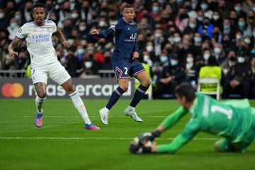 Éder Militao, Kylian Mbappé y Thibaut Courtois.