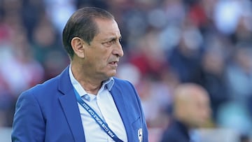 Hilal's Argentine coach Ramon Diaz looks on during the FIFA Club World Cup second round football match between Morocco's Wydad AC and Saudi Arabia's Al-Hilal at the Prince Moulay Abdellah Stadium in Rabat on February 4, 2023. (Photo by FADEL SENNA / AFP)