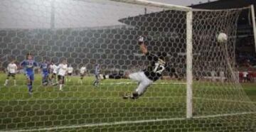 28 de junio de 2006. Colo Colo derrota por 2-1 a Universidad de Chile con gol de Matías Fernández en el 91’, en un encuentro válido por Play Offs del Torneo de Apertura.