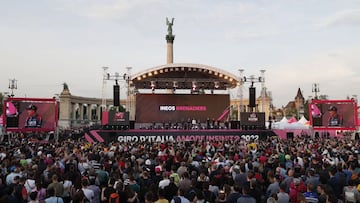 Presentación de equipos del Giro de Italia 2022 en Budapest.
