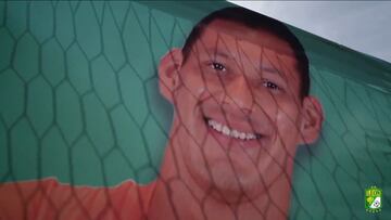 Después de que el arquero cometió el penal con el que Chivas rescató el empate en la ida de semifinales, Club León sorprendió al guardameta con una manta durante el entrenamiento.