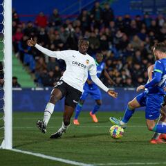 Las pizarras de los rivales condenan al Valencia