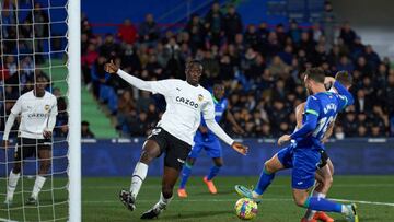 GETAFE, SPAIN - FEBRUARY 20: Borja Mayoral of Getafe CF scores the team's first goal during the LaLiga Santander match between Getafe CF and Valencia CF at Coliseum Alfonso Perez on February 20, 2023 in Getafe, Spain. (Photo by Angel Martinez/Getty Images)