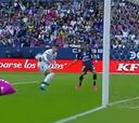 El curioso gol que provocó un chileno que brilla afuera: ¡la cabeza del arquero!