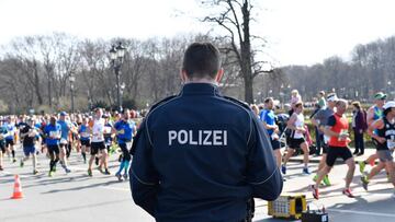 Control de policía durante la Media Maratón de Berlín.