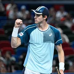 Nicolás Jarry cae en París y cierra el mejor año de su vida