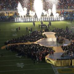 How long does it take to set up and dismantle the Super Bowl halftime show?