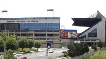 Desde lejos, el Vicente Calder&oacute;n mantiene un parecido aspecto a hace un a&ntilde;o. Pero alrededor del estadio nada es igual. Ya no hay n&uacute;meros en las puertas ni bares.  
  