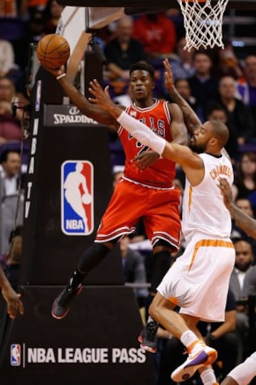 Jimmy Butler y Tyson Chandler.