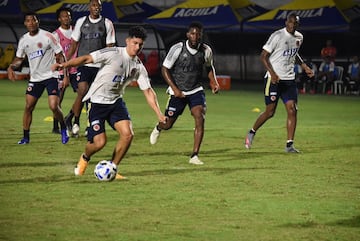 La Selección Colombia trabajó con 22 jugadores en Barranquilla antes del primer juego de Eliminatorias antes Venezuela.