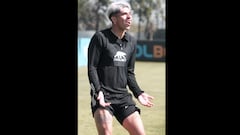 Carlos Palacios reaparece, sube un golazo en la práctica y este mensaje: “Y eso que estaba amurrado”