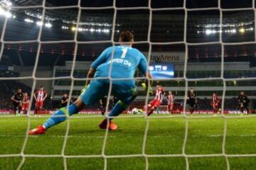 1-3. Kevin Gameiro anotó de penalti el tercer tanto.