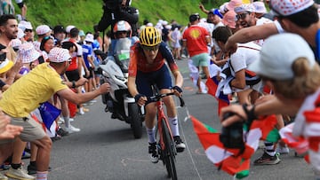 Morzine Les Portes Du Soleil (France), 15/07/2023.- Spanish rider Carlos Rodriguez of team INEOS Grenadiers breaks away during the 14th stage of the Tour de France 2023, a 152kms race from Annemasse to Morzine les Portes du Soleil, France, 15 July 2023. (Ciclismo, Francia) EFE/EPA/MARTIN DIVISEK
