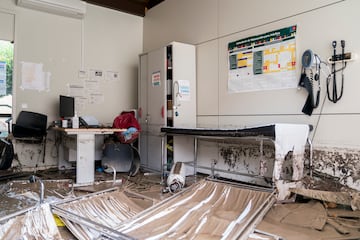 Un centro médico tras las inundaciones causadas por la DANA en Villamantilla, Madrid.